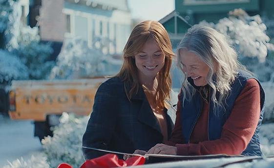 丰田汽车美国2023圣诞节广告片欣赏《来自过去的礼物》